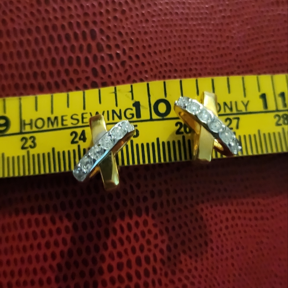 1980s Vintage Nina Ricci clip-on Earrings